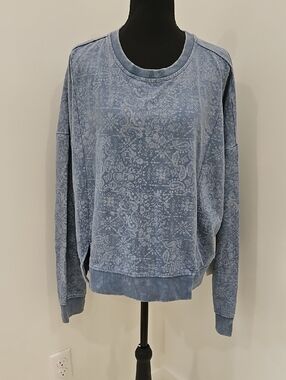 Women's Blue Printed Pullover Sweatshirt - Women's Casual Crewneck. Size XL